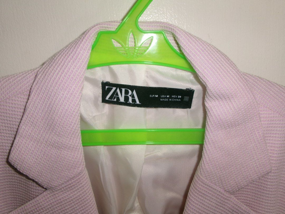 zara cropped blazer (Category: Others Tops) located in Quezon City. Submitted by natatogalibut (Listing ID 1459518737, Image 3). Description: only used twice cropped, light pink .