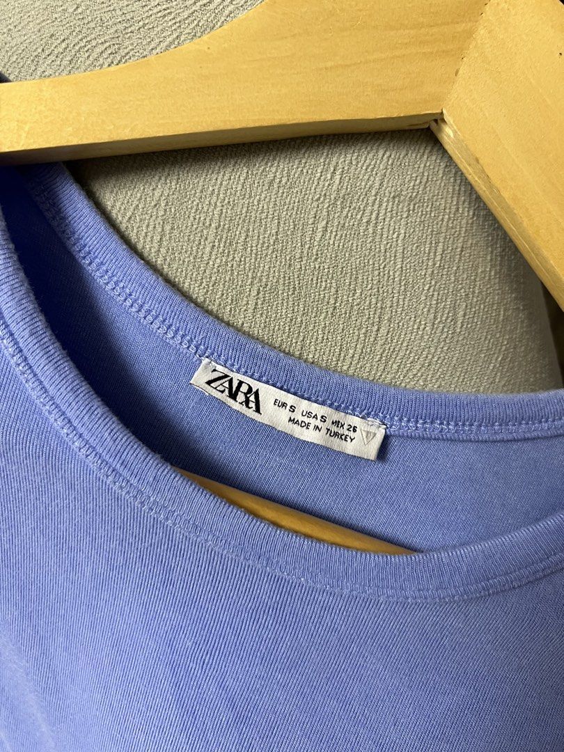 ZARA Cropped T-shirt Blue Size S (Category: Shirts) located in Paranaque City. Submitted by dubaichocolei (Listing ID 1459610121, Image 3). Description: - Cute blue cropped t-shirt - Brand: ZARA - Style: Short sleeves, crew neck - Fit: Size S - Material: Made in Turkey - Perfect for casual wear.