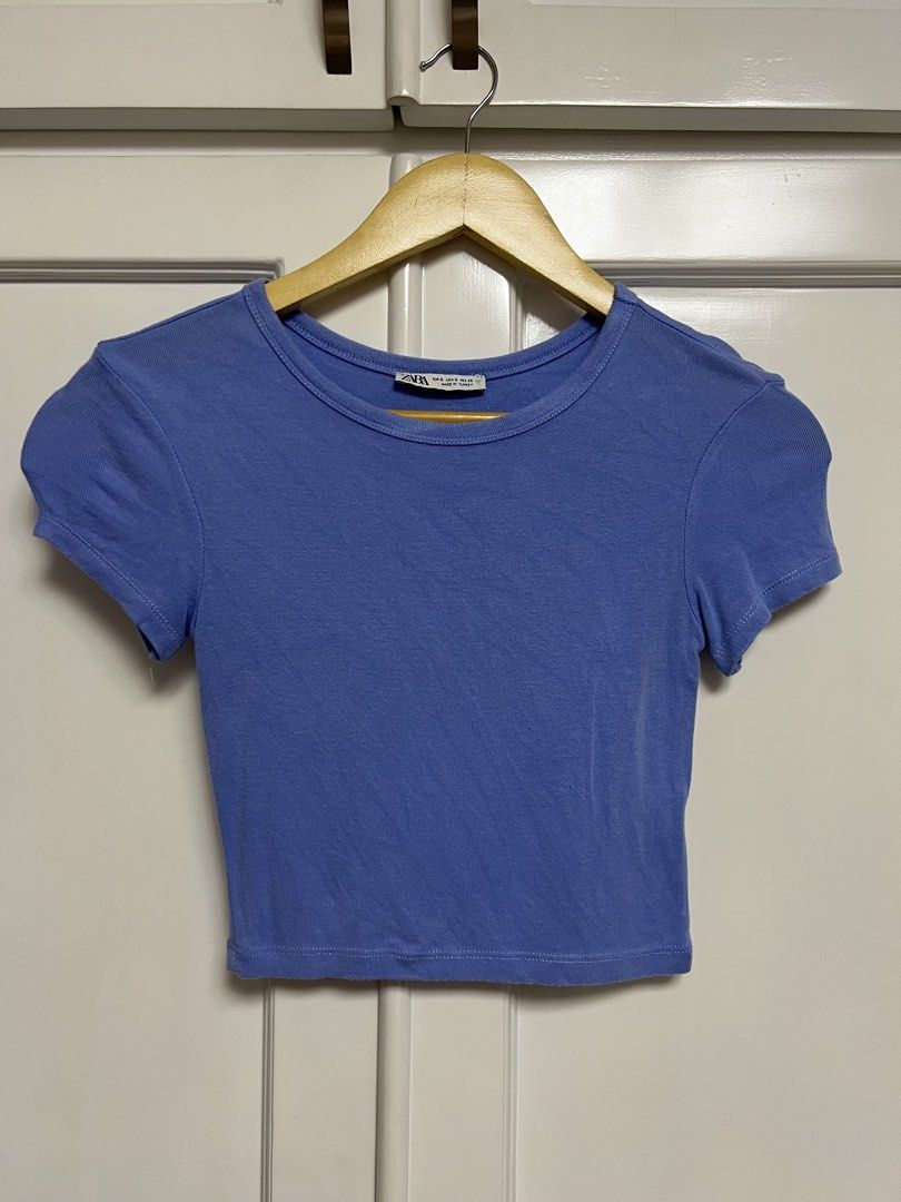 ZARA Cropped T-shirt Blue Size S (Category: Shirts) located in Paranaque City. Submitted by dubaichocolei (Listing ID 1459610121, Image 1). Description: - Cute blue cropped t-shirt - Brand: ZARA - Style: Short sleeves, crew neck - Fit: Size S - Material: Made in Turkey - Perfect for casual wear.
