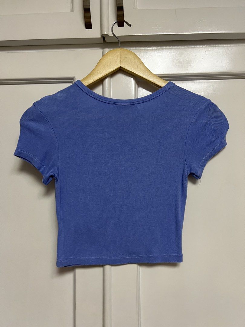 ZARA Cropped T-shirt Blue Size S (Category: Shirts) located in Paranaque City. Submitted by dubaichocolei (Listing ID 1459610121, Image 2). Description: - Cute blue cropped t-shirt - Brand: ZARA - Style: Short sleeves, crew neck - Fit: Size S - Material: Made in Turkey - Perfect for casual wear.