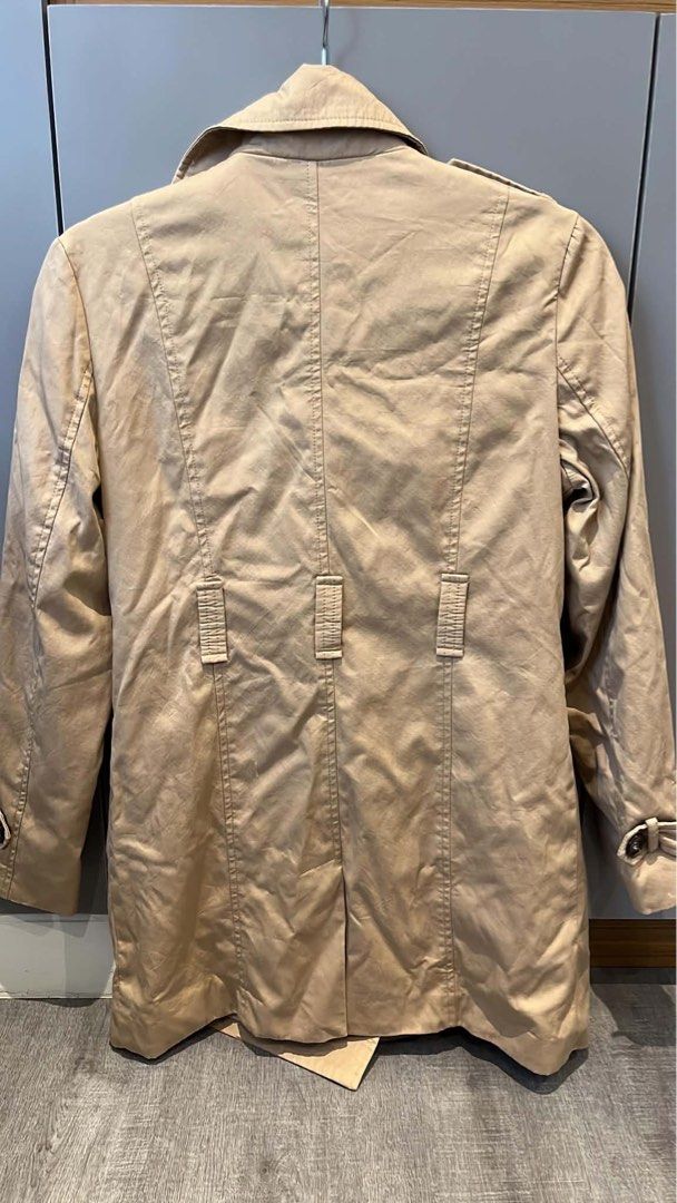 Zara double-breasted short trench coat (Category: Coats, Jackets and Outerwear) located in Taguig. Submitted by vivi_028 (Listing ID 1459536439, Image 3). Description: With no belt Runs small.