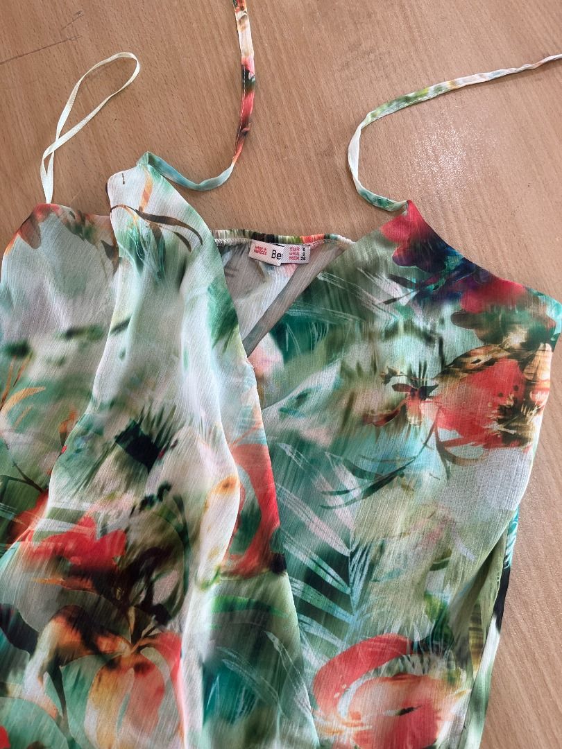 Zara Floral Top with Tie Straps (Category: Blouses) located in Caloocan City. Submitted by gohousehold (Listing ID 1459562596, Image 2). Description: Zara Floral Top with Tie Straps Price: ₱250 Brand: Zara Color: Floral Size: S Style: with Tie Straps Condition: Used lightly, no flaws Rsf: Decluttering clothes.