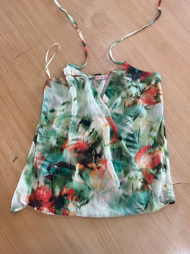 Zara Floral Top with Tie Straps (Category: Blouses) located in San Juan City. Submitted by urgirlcreates (Listing ID 1459563041, Image 1). Description: Zara Floral Top with Tie Straps Price: ₱250 Brand: Zara Color: Floral Size: S Style: with Tie Straps Condition: Used lightly, no flaws Rsf: Decluttering clothes.