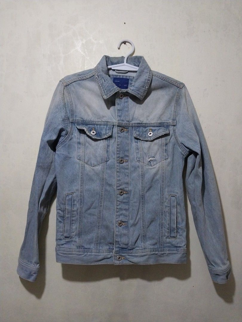 Zara Men's Light Wash Denim Jacket (Category: Coats, Jackets and Outerwear) located in Manila. Submitted by PrinceDani.Clothing (Listing ID 1459668074, Image 2). Description: zara man acidwash denim jacket small 20in width 25in length issue: yellow stain inner collar excellent condition .