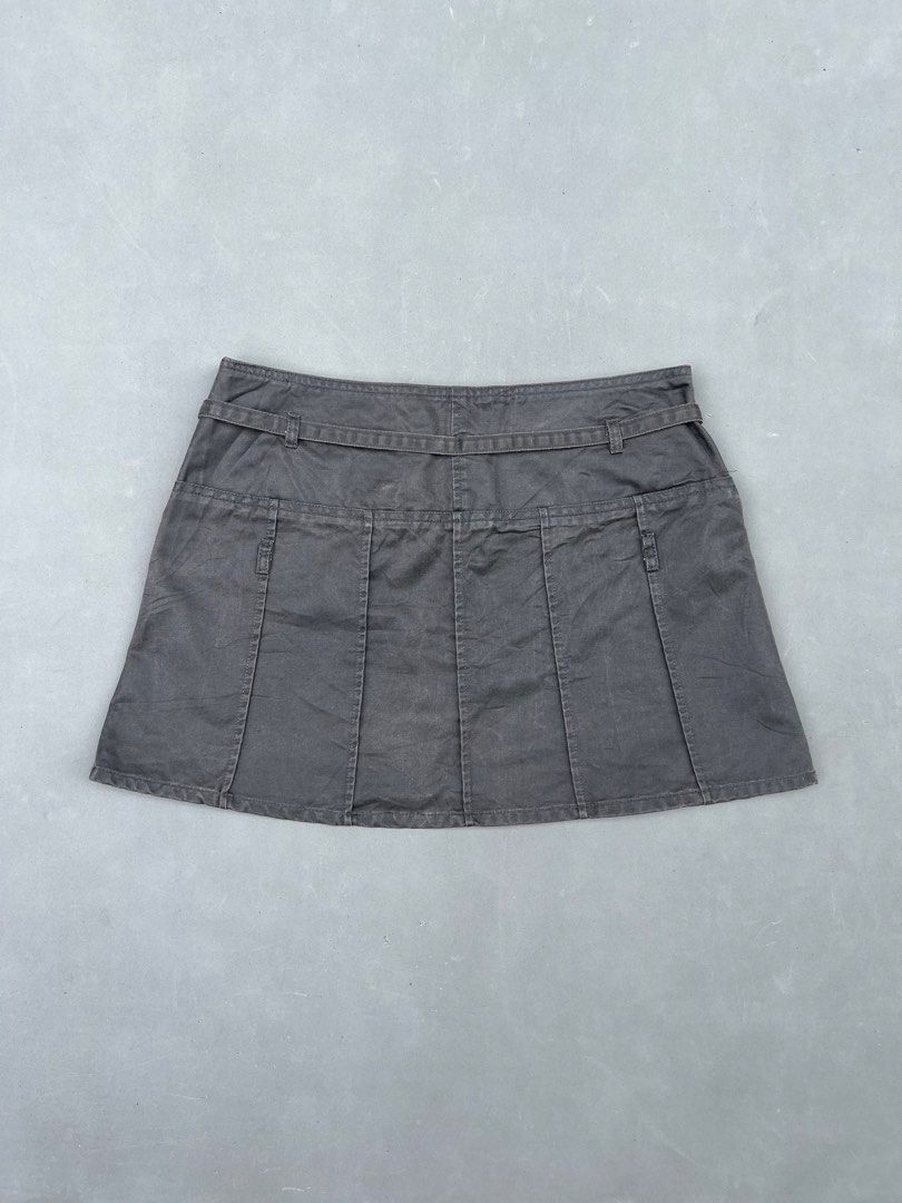 ZARA MINI PLEATED SKIRT (Category: Skirts) located in Quezon City. Submitted by kentstuff (Listing ID 1459634982, Image 2). Description: ZARA MINI PLEATED SKIRT Size M On Tag Waist: 32 Length: 14.5 Condition: Excellent CR: 9.8/10 Issue: ❌.