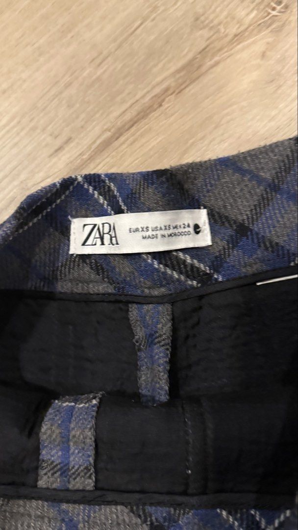 Zara Plaid Shorts XS (Category: Shorts) located in Makati City. Submitted by sophia.lp (Listing ID 1459530987, Image 2). Description: adjusted the waist to fit high waist xs but stitching can be removed .