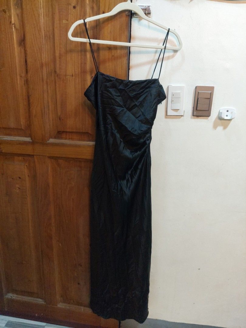ZARA SATIN EFFECT DRESS (Category: Dresses) located in San Pedro. Submitted by cyanide.slug.cat (Listing ID 1459560358, Image 2). Description: medium 34" bust 53" length cut tag like new no flaws.