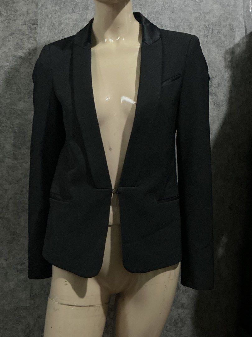 Zara womens blazer xsmall (Category: Coats, Jackets and Outerwear) located in Angeles City. Submitted by goodbuysathome (Listing ID 1459553815, Image 1). Description: New pa d man ngamit xsmall size womens Add sf 74 Gcash payment .