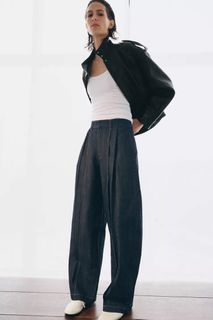 (Category: ) located in . Submitted by shopinmycloset_88 (Listing ID 1459583428, Image 1). Description: .
