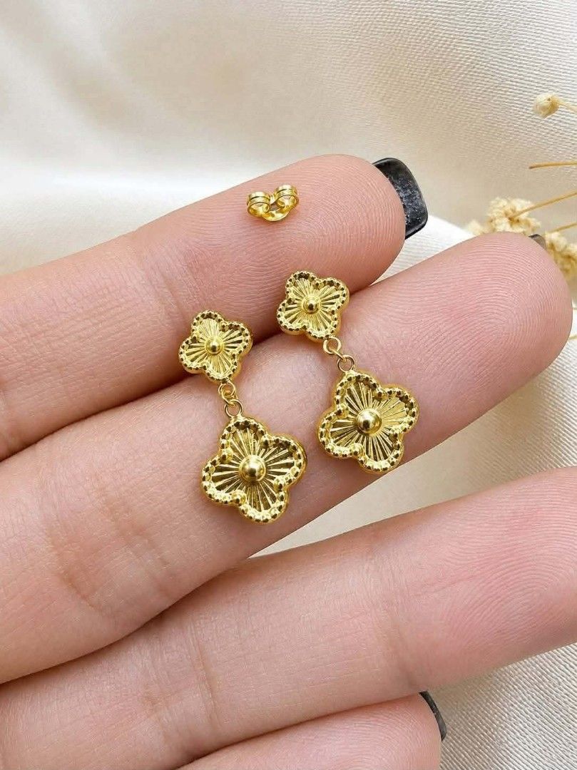 18K Saudi Gold Clover Dangling Earrings (Category: Earrings) located in Caloocan City. Submitted by cheskhaionlinestore2.0 (Listing ID 1459735924, Image 3). Description: 18K Pure Saudi Gold Clover Danggling Earrings ₱4550 only 📌 🍒 Pawnable/ Nasasangla💯 🍒 Brandnew 💯 🍒 Ship via JNT/ LBC 🍒 Lalamove for same day delivery 🍒 We accept COD COP with downpayment to avoid cancellation of orders ⚡ How to Order? Please feel free to message us directl