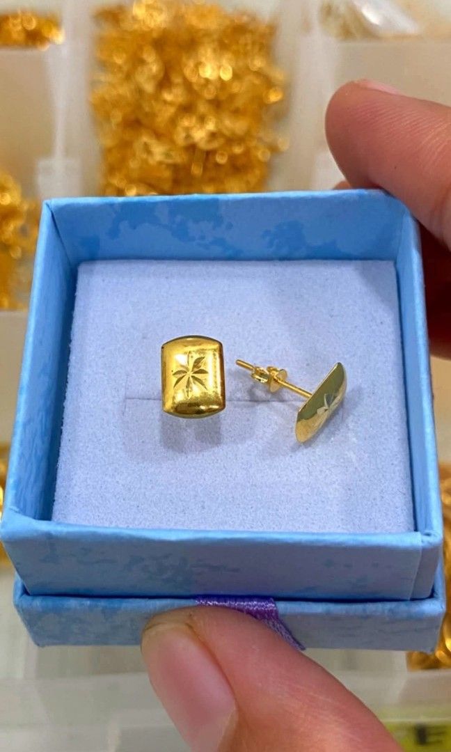 18K Saudi Gold Square Sinag Earrings (Category: Earrings) located in Caloocan City. Submitted by cheskhaionlinestore2.0 (Listing ID 1459734011, Image 3). Description: 18K Pure Saudi Gold Square Sinag Earrings ₱4000 only 📌 🍒 Pawnable/ Nasasangla💯 🍒 Brandnew 💯 🍒 Ship via JNT/ LBC 🍒 Lalamove for same day delivery 🍒 We accept COD COP with downpayment to avoid cancellation of orders ⚡ How to Order? Please feel free to message us directly 🙏🏻 