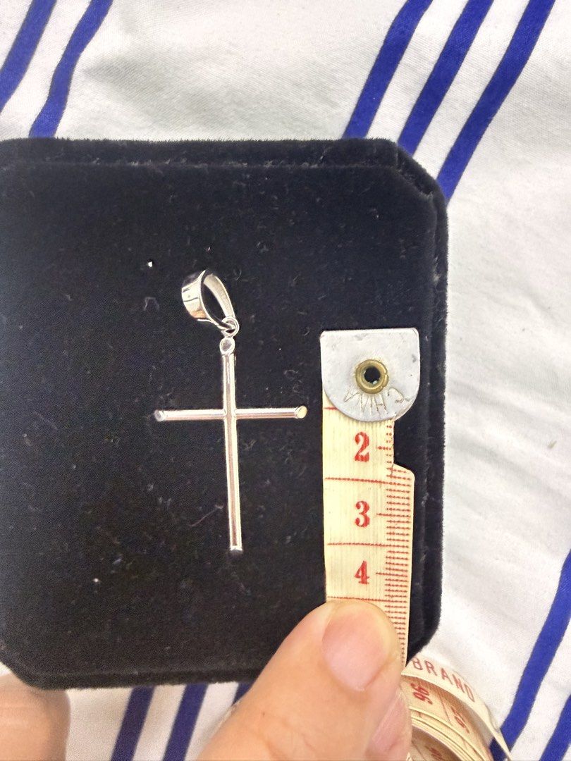 18k White gold cross pendant (Category: Necklaces) located in Tanza. Submitted by awesomeshopper (Listing ID 1459801697, Image 2). Description: - white gold cross pendant - Measures approximately 3 cm in length 18k pawnable -1.07 gms.
