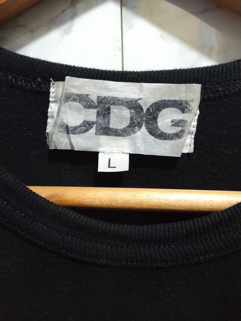 1986 été CDG T-shirt (Category: Tshirts & Polo Shirts ) located in Paranaque City. Submitted by lanceee.999 (Listing ID 1459895977, Image 2). Description: Size: L Cut Washtag Legit/Authentic No Issue Color Rate: 10/10 Good Condition.