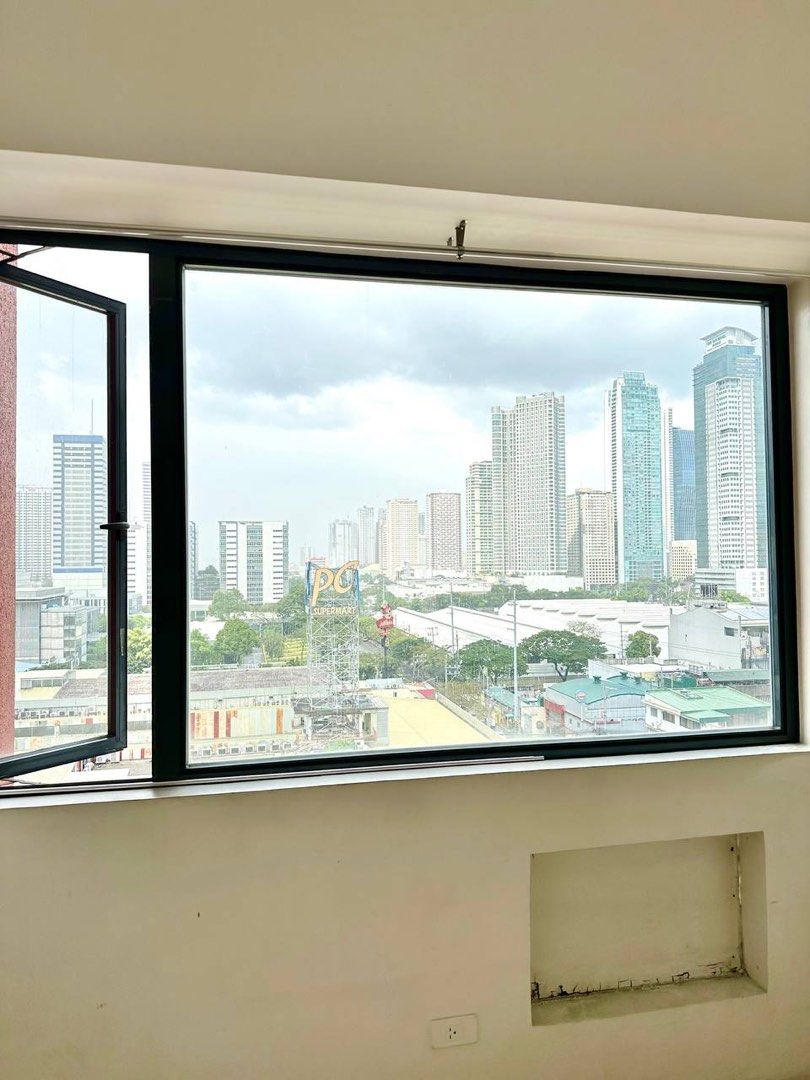 1BR Condo Pasig, near BGC (Category: Apartments & Condos) located in Manila. Submitted by poshgirlph (Listing ID 1459861690, Image 2). Description: 1. Unobstructed view from the window 2. Semi-urnished (with queen size bed, rangehood) 3. With good security (RFID elev, gated village that closes every 10pm) 4. Condo has walking distance grocery stores, restaurants, and 7/11 5. With parking (Php 7k) + public parking for guests 6. 5-7 mins away from 