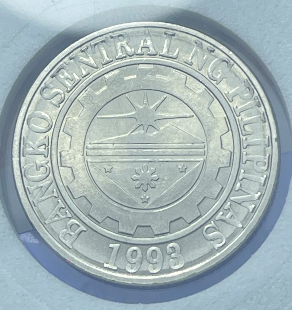 2015 One Piso Frosted Coin (Category: Currency) located in Mandaluyong City. Submitted by brightbear_6d8f63 (Listing ID 1459802280, Image 2). Description: Unusual variety with genuine minting errors. R3 MS64.