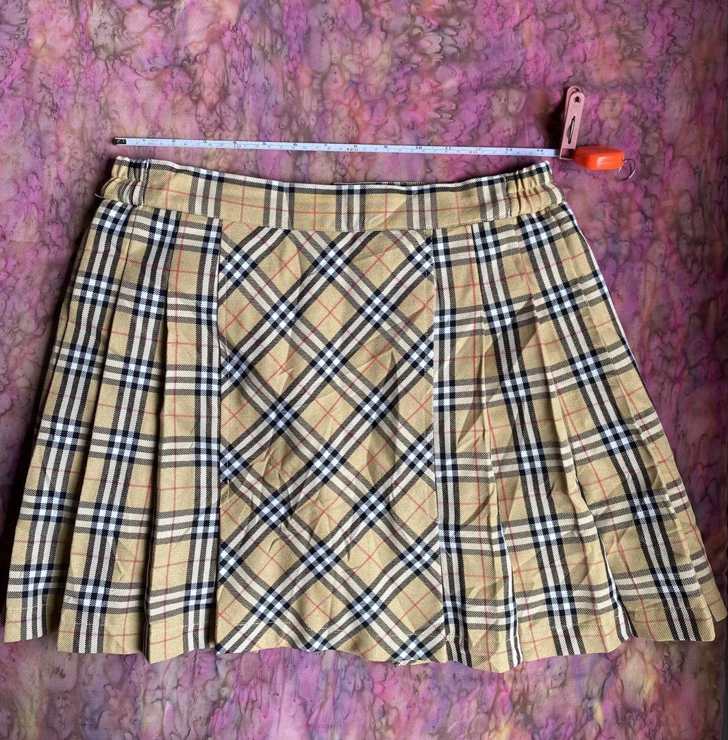 28 Nova Check Pleated Mini Skirt prep (Category: Skirts) located in Pulupandan. Submitted by pointyspoon (Listing ID 1459735985, Image 1). Description: - nova check pleated mini skirt - Comfortable elastic waistband - Versatile statement piece, great for dressing up or down - Waist measures approximately 28 in.