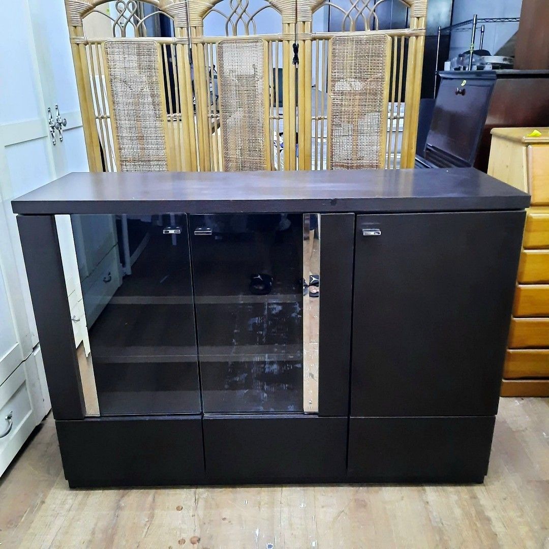 2nd hand buffet glass display cabinet | adjustable shelves (Category: Shelves, Cabinets & Racks) located in Paranaque City. Submitted by feybelhaft (Listing ID 1459834573, Image 1). Description: 💳 𝐌𝐨𝐝𝐞 𝐨𝐟 𝐏𝐚𝐲𝐦𝐞𝐧𝐭 ✅ QR Ph Credit Card (Visa/MC) ️️✅️ QR Ph SP@yL@ter (Sh0pee) ✅️ GCash ✅ BDO Bank Transfer ✅ BPI Bank Transfer 📍 𝙋𝙖𝙮𝙢𝙚𝙣𝙩 𝙞𝙨 𝙢𝙖𝙙𝙚 𝙪𝙥𝙤𝙣 𝙥𝙞𝙘𝙠-𝙪𝙥 𝙛𝙧𝙤𝙢 𝙪𝙨..