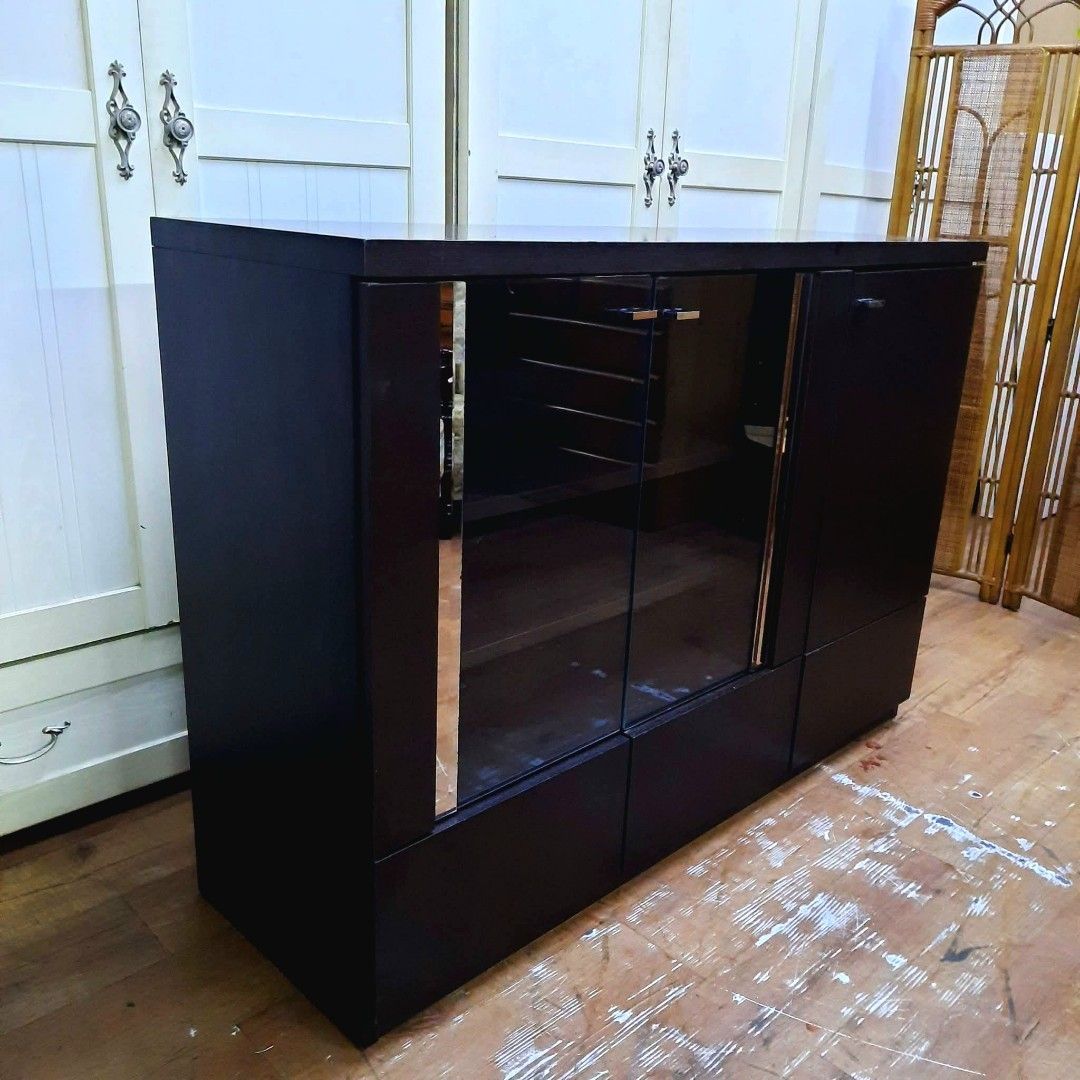 2nd hand buffet glass display cabinet | adjustable shelves (Category: Shelves, Cabinets & Racks) located in Paranaque City. Submitted by feybelhaft (Listing ID 1459834573, Image 3). Description: 💳 𝐌𝐨𝐝𝐞 𝐨𝐟 𝐏𝐚𝐲𝐦𝐞𝐧𝐭 ✅ QR Ph Credit Card (Visa/MC) ️️✅️ QR Ph SP@yL@ter (Sh0pee) ✅️ GCash ✅ BDO Bank Transfer ✅ BPI Bank Transfer 📍 𝙋𝙖𝙮𝙢𝙚𝙣𝙩 𝙞𝙨 𝙢𝙖𝙙𝙚 𝙪𝙥𝙤𝙣 𝙥𝙞𝙘𝙠-𝙪𝙥 𝙛𝙧𝙤𝙢 𝙪𝙨..