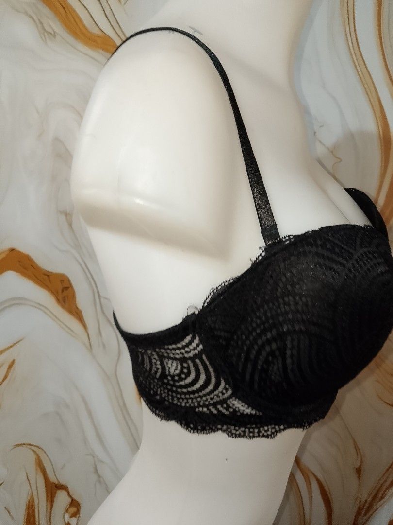 36c curve necessities Black Lace padded Bra with underwire (Category: Undergarments & Loungewear) located in Manila. Submitted by truecrystal-1407 (Listing ID 1459898366, Image 2). Description: - Adjustable and removable straps for versatile styling - Delicate lace trim along cups and band - Secure hook and eye closure - Comfortable for daily wear or special events.