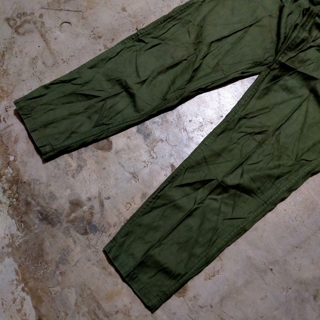3/8 par plage baker pants japan (Category: Jeans) located in Zamboanga. Submitted by _oliverbmth (Listing ID 1459826829, Image 3). Description: - Classic olive green cargo pants - Button fly closure - Two front pockets - Two back flap pockets - Straight leg fit - Durable material - Perfect for everyday wear or work - Dimes 15x39 .