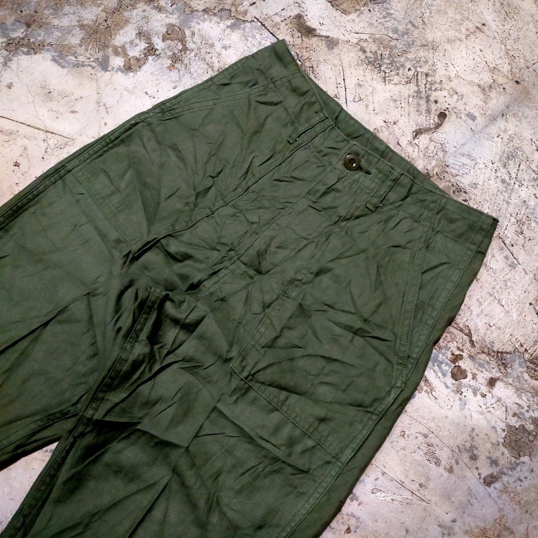 3/8 par plage baker pants japan (Category: Jeans) located in Zamboanga. Submitted by _oliverbmth (Listing ID 1459826829, Image 2). Description: - Classic olive green cargo pants - Button fly closure - Two front pockets - Two back flap pockets - Straight leg fit - Durable material - Perfect for everyday wear or work - Dimes 15x39 .