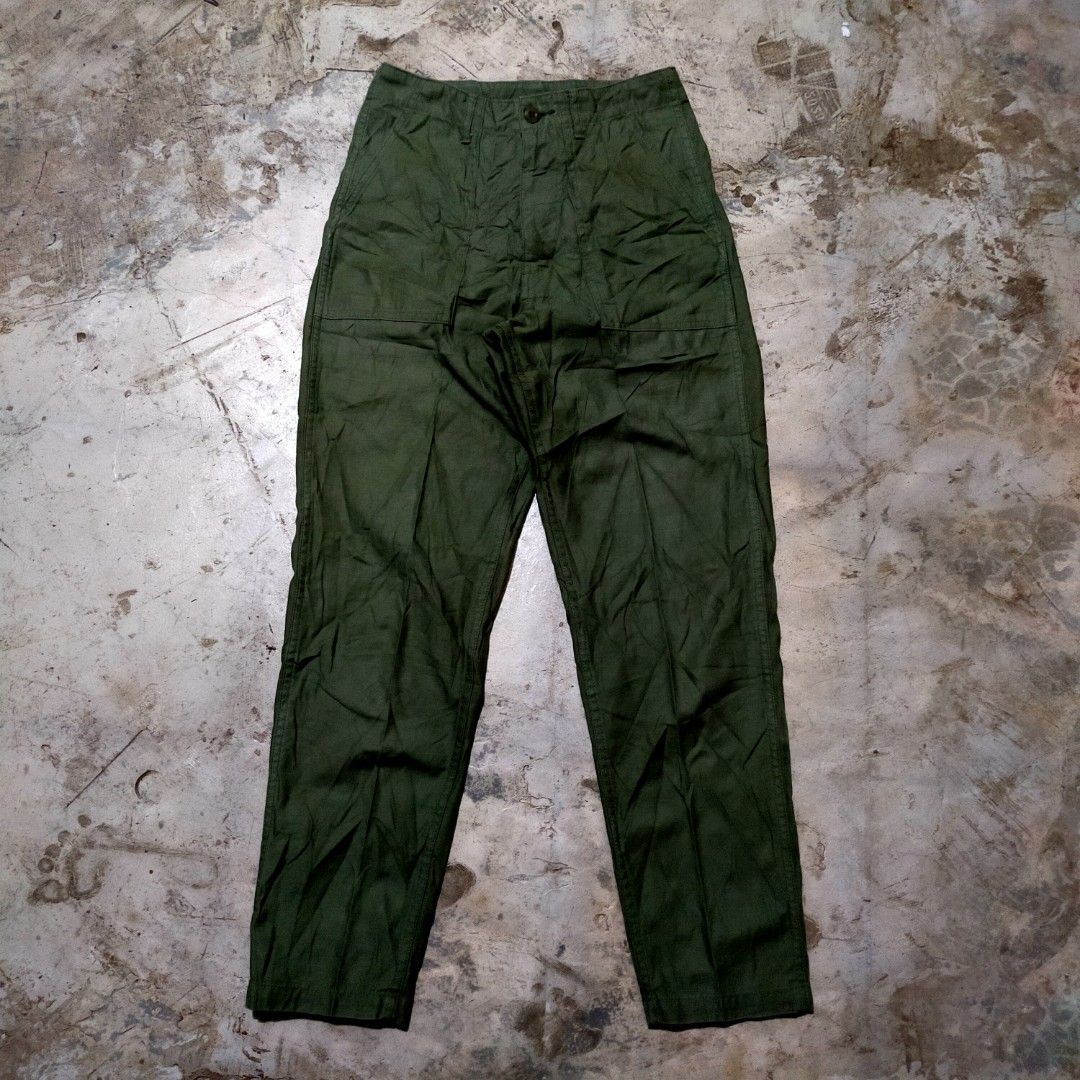3/8 par plage baker pants japan (Category: Jeans) located in Zamboanga. Submitted by _oliverbmth (Listing ID 1459826829, Image 1). Description: - Classic olive green cargo pants - Button fly closure - Two front pockets - Two back flap pockets - Straight leg fit - Durable material - Perfect for everyday wear or work - Dimes 15x39 .