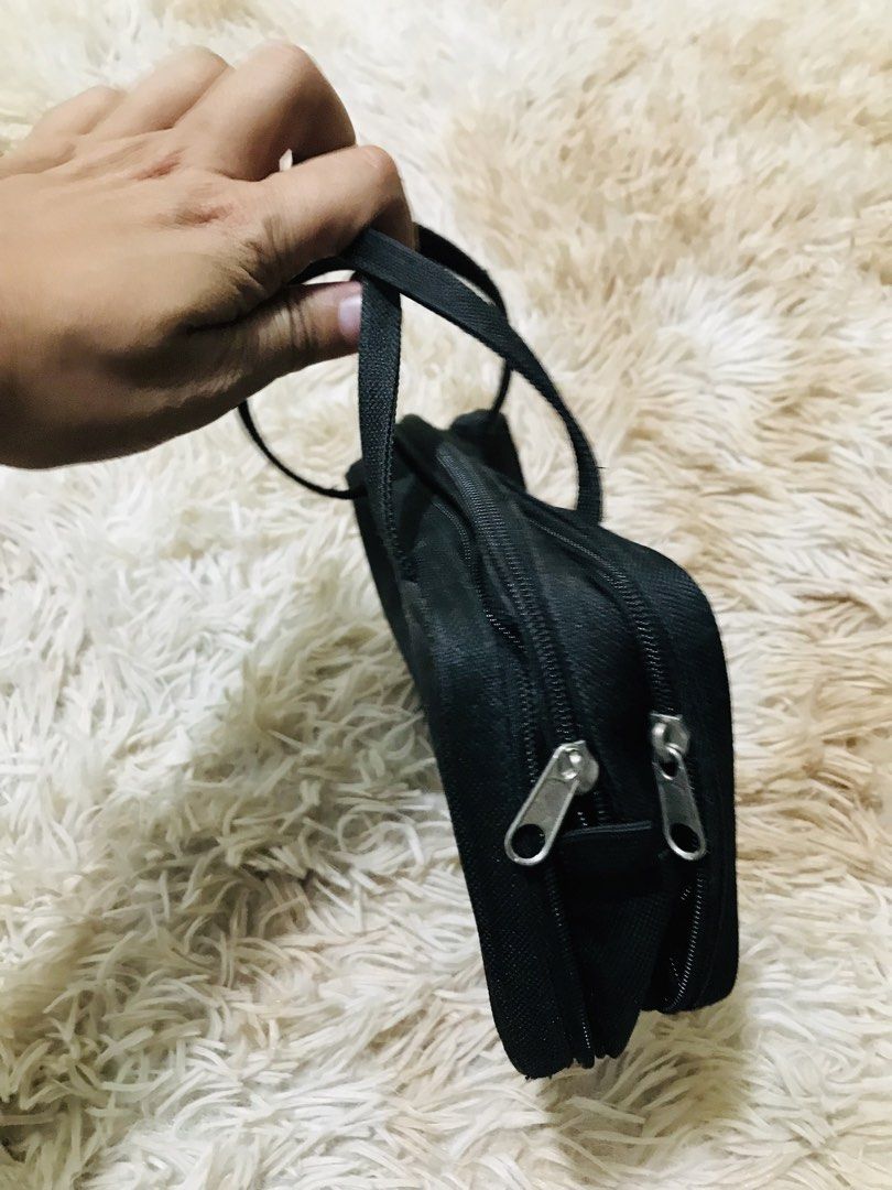 3 ZIP POUCH HANDBAG (Category: Purses & Pouches) located in Gamu. Submitted by 2022bagsbunny (Listing ID 1459713504, Image 2). Description: .