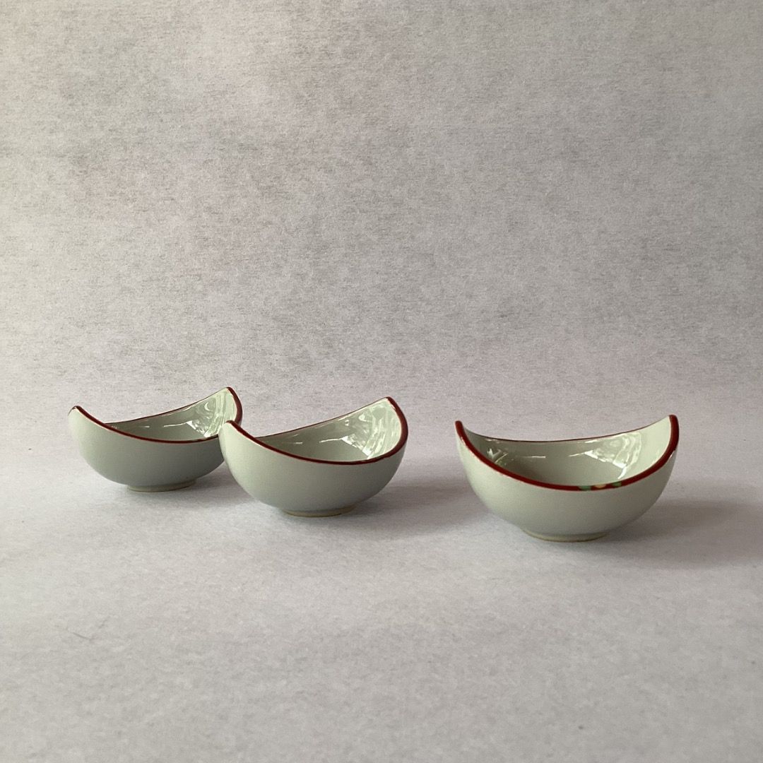3-pc Half-moon Ceramic Boat dish with a light celadon glaze (Category: Vases & Decorative Bowls) located in Davao. Submitted by eclectic1925 (Listing ID 1459881740, Image 1). Description: Php120/set 3-pc Half-moon Ceramic Boat dish with a light celadon glaze H: 1.8 inches L: 3.2 inches W: 2.8 inches Please REVIEW PHOTOS We use 100% repurposed packaging materials SF starts at Php70 via Flash Express First to pay.