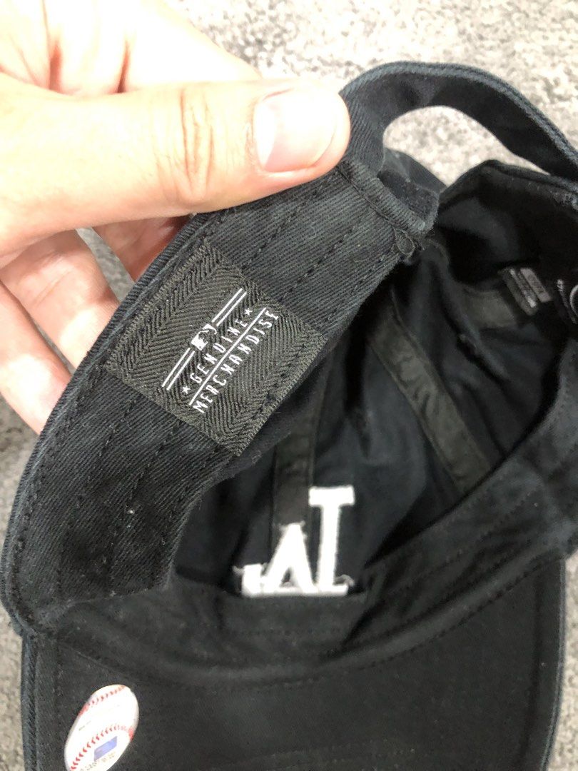 47 Brand LA Dodgers Baseball Cap (Category: Caps & Hats) located in Manila. Submitted by janmichael26601 (Listing ID 1459757738, Image 3). Description: - Authentic 47 Brand LA Dodgers Cap - Iconic LA logo on the front - Adjustable strap for a comfortable fit - Genuine MLB merchandise - Shows some signs of wear, but still in good shape - Ideal for any Los Angeles Dodgers fan.
