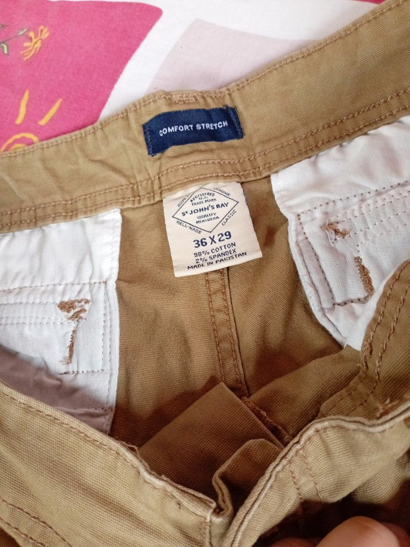 6 pocket jeans St. John's Bay (Category: Jeans) located in Bacoor. Submitted by yaniracha__ (Listing ID 1459738395, Image 1). Description: pm lng po if interested thankyy ✨️ W 38 L 38 hips 42.