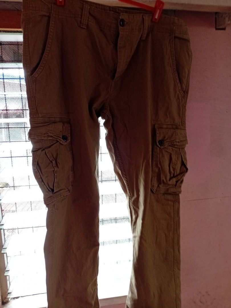 6 pocket jeans St. John's Bay (Category: Jeans) located in Bacoor. Submitted by yaniracha__ (Listing ID 1459738395, Image 2). Description: pm lng po if interested thankyy ✨️ W 38 L 38 hips 42.