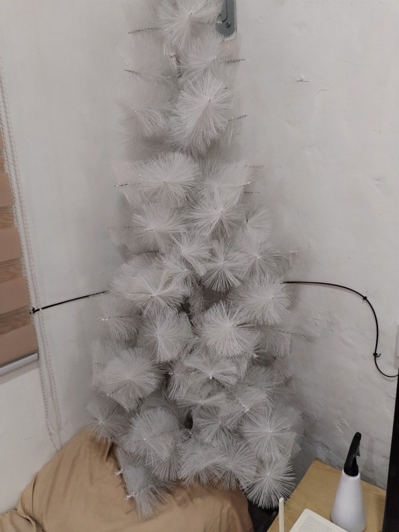 6ft White Christmas tree with balls and flowers (Category: Occasions & Party Supplies) located in Makati City. Submitted by dyiznel (Listing ID 1459736068, Image 3). Description: PTPA 6ft White Christmas tree, including silver and rose gold balls, silver and gold flowers and battery operated star topper (battery not included) *Di na sya super white, please check picture.