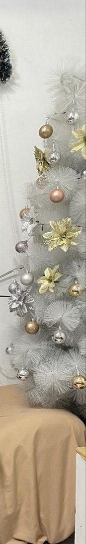 6ft White Christmas tree with balls and flowers (Category: Occasions & Party Supplies) located in Makati City. Submitted by dyiznel (Listing ID 1459736068, Image 2). Description: PTPA 6ft White Christmas tree, including silver and rose gold balls, silver and gold flowers and battery operated star topper (battery not included) *Di na sya super white, please check picture.