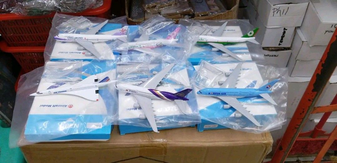 6INCHES DAICAST AIRPLANE FOR DISPLAY OR COLLECTION (Category: Vehicle & Diecast Models) located in Manila. Submitted by marvieobordo (Listing ID 1459860298, Image 1). Description: 6INCHES DAICAST AIRPLANE FOR DISPLAY OR COLLECTION 🫰🥰.