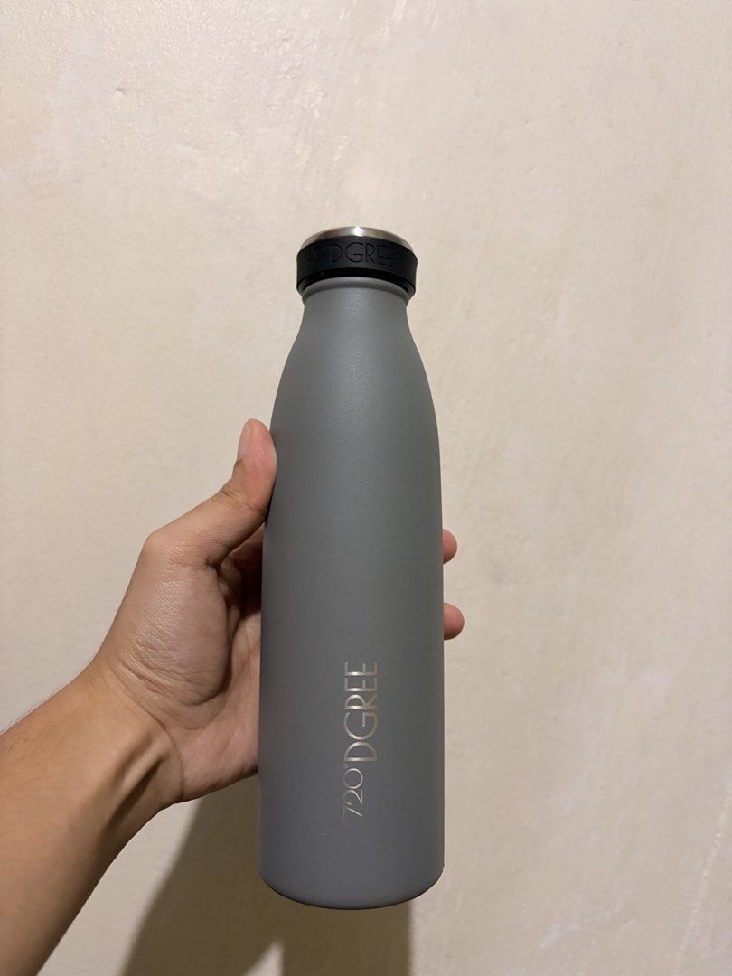 720°DGREE Insulated Water Bottle 500ml Grey (Category: Water Bottles & Tumblers) located in Manila. Submitted by knightto2112 (Listing ID 1459889807, Image 1). Description: - 720°DGREE Water Bottle - Color: Grey - Capacity: 500ml - Keeps drinks cold or hot - Ideal for everyday use - Shows minor scuffs from normal wear (please check photos for details) - Has a company label (as company giveaway) Rfs: Selling because too small for my needs. I need 