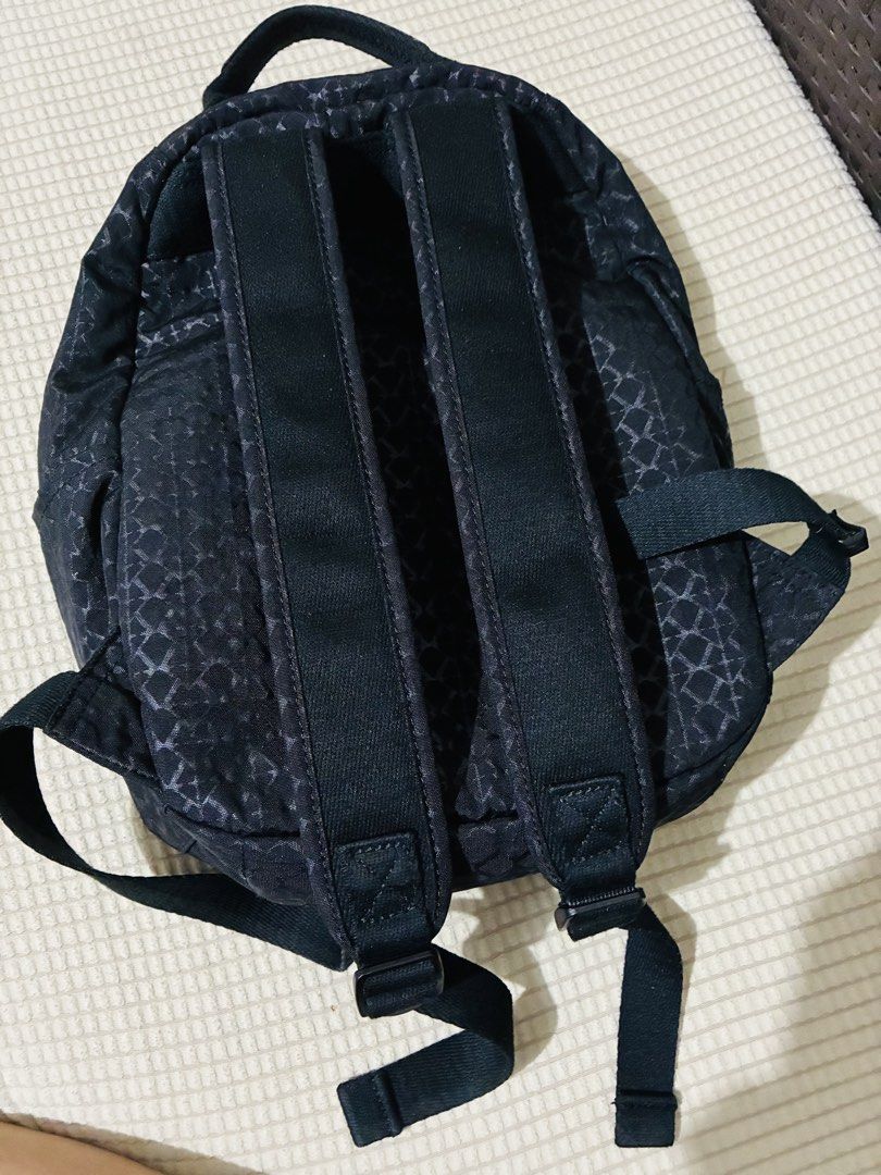 🖤 KIPLING BACKPACK - Black Authentic (Category: Backpacks) located in Quezon City. Submitted by grai25 (Listing ID 1459844036, Image 3). Description: Pang matagalan na bagpack to! 😍 ✅ Color: Black with embossed pattern - hindi dumihin ✅ Original Kipling hardware - lahat ng zipper Kipling nakaukit ✅ Maraming compartments - kasya laptop, payong, baon ni bagets ✅ Malinis loob - walang amoy, walang butas ✅ Padded shoulder strap - hindi masakit sa b