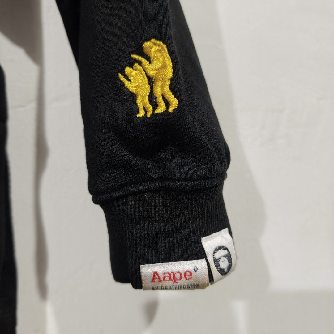 AAPE UNIVERSE HOODIE (Category: Hoodies) located in Pasig City. Submitted by moansterpick_thriftshop (Listing ID 1459752667, Image 2). Description: AAPE UNIVERSE HOODIE.