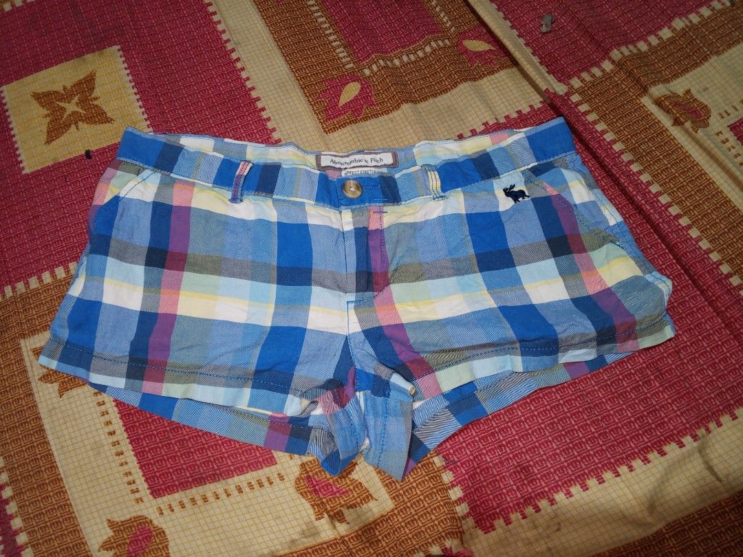 ABERCROMBIE & FITCH (Category: Shorts) located in Alabel. Submitted by welben1991 (Listing ID 1459839924, Image 1). Description: ABERCROMBIE & FITCH SIZE: 2 EXCELLENT CONDITION ISSUE NONE NEEDS WASH.
