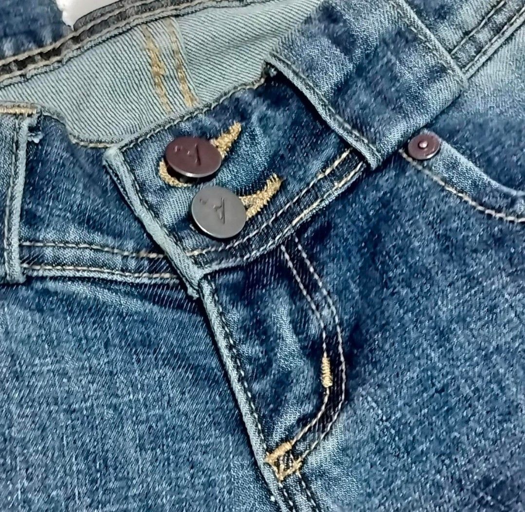 Abrand LOW RISE jeans Andy (Category: Jeans) located in Angeles City. Submitted by velourlane (Listing ID 1459717363, Image 3). Description: denim: 25 AU: 7 US: 0 waist: 25 inches/63.5cm seat: 36 inches/91.5cm thigh: 21 inches/ 52.5cm.