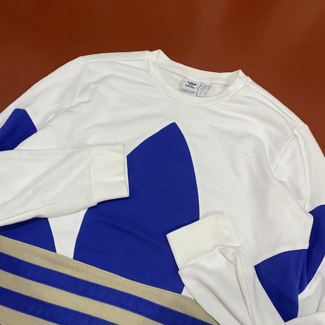 ADIDAS BIG TREFOIL PULLOVER (Category: Coats, Jackets and Outerwear) located in Pasig City. Submitted by buzzthrifty (Listing ID 1459828673, Image 2). Description: SIZE M-L 20x24.5 EXCELLENT TO NEW .