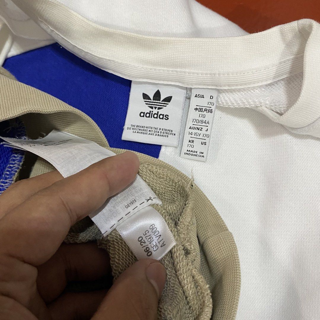 ADIDAS BIG TREFOIL PULLOVER (Category: Coats, Jackets and Outerwear) located in Pasig City. Submitted by buzzthrifty (Listing ID 1459828673, Image 3). Description: SIZE M-L 20x24.5 EXCELLENT TO NEW .