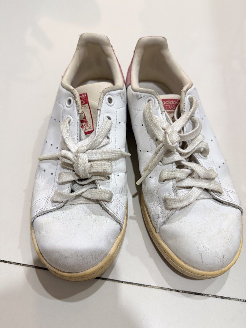 Adidas Stan Smith US 5 (Category: Sneakers) located in Caloocan City. Submitted by ai_declutter (Listing ID 1459822277, Image 3). Description: Nakatago lang kaya naluma pero needs cleaning lang din.