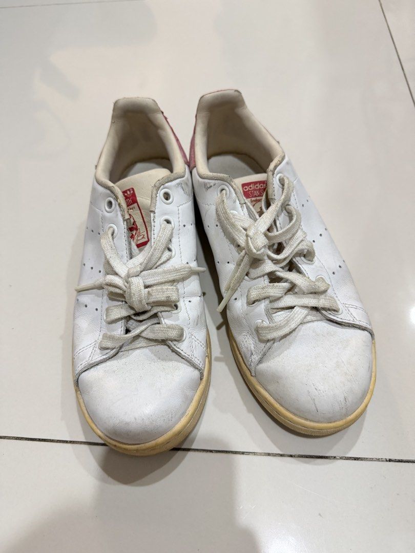 Adidas Stan Smith US 5 (Category: Sneakers) located in Caloocan City. Submitted by ai_declutter (Listing ID 1459822277, Image 2). Description: Nakatago lang kaya naluma pero needs cleaning lang din.