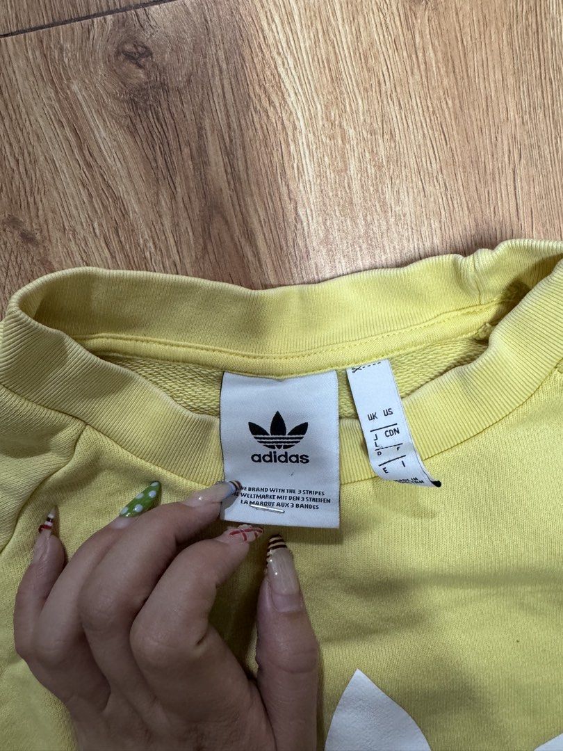 ADIDAS SWEATSHIRT (Category: Coats, Jackets and Outerwear) located in Makati City. Submitted by sassywear.ph (Listing ID 1459837597, Image 2). Description: Small-medium.