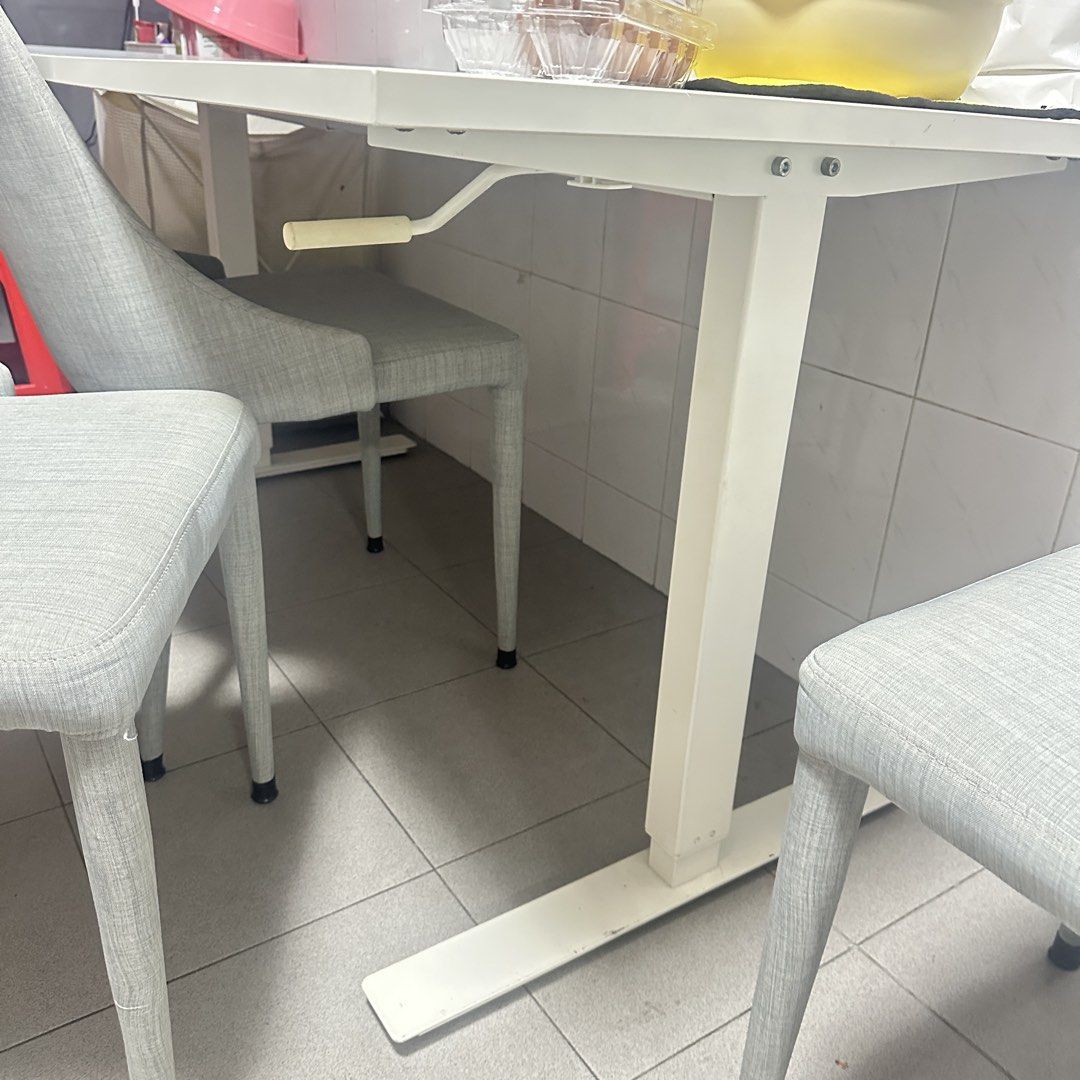 Adjustable Height Table (Category: Tables & Sets) located in Singapore. Submitted by Bb0127 (Listing ID 1459838564, Image 2). Description: table for Free W：160cm L：80cm - White adjustable height table with crank mechanism - Versatile: suitable for home office or dining - Pickup only.