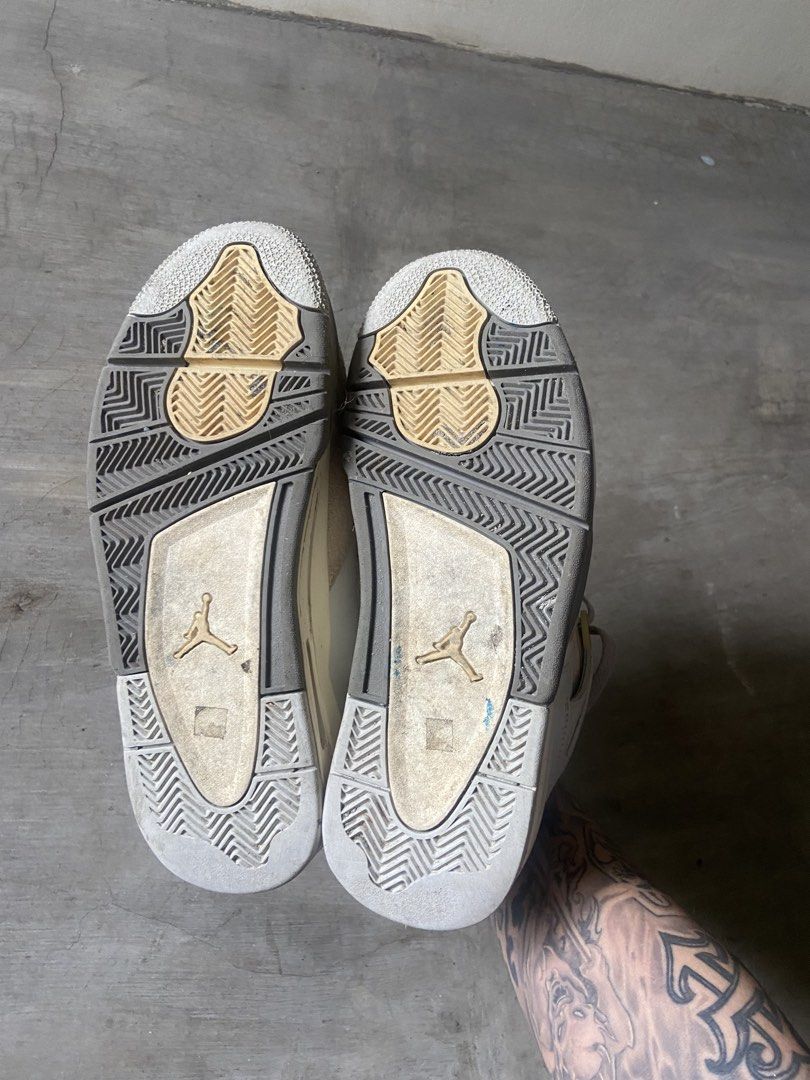 AIR JORDAN 4 RETRO SE CRAFT “PHOTON DUST” (Category: Sneakers) located in Manila. Submitted by nueveee (Listing ID 1459743184, Image 3). Description: featuring a mix of grey suede and leather uppers with pale vanilla/off-white accents and a textured split-material wing and heel tab.