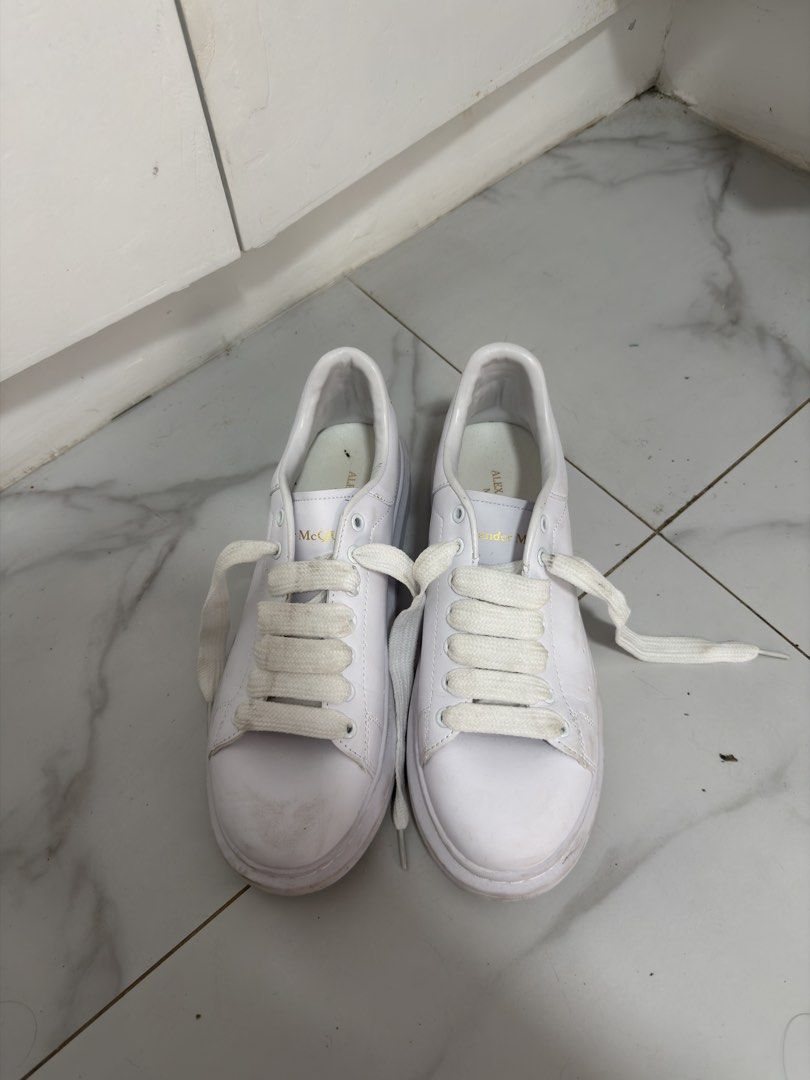 Alexander McQueen Shoes (Category: Sneakers) located in Manila. Submitted by declutters.wrdrb (Listing ID 1459796574, Image 1). Description: .