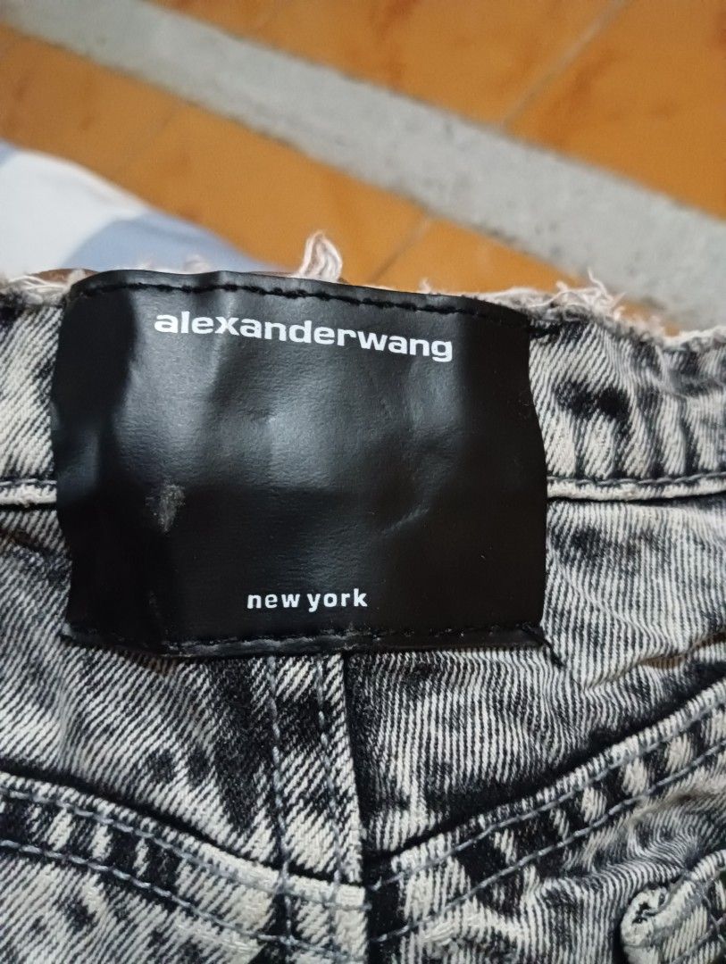 Alexander Wang Acid wash (Category: Jeans) located in Caloocan City. Submitted by keenfox-8542 (Listing ID 1459812890, Image 3). Description: 32x39 no issue as new.