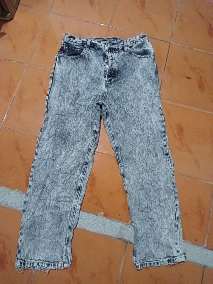 Alexander Wang Acid wash (Category: Jeans) located in Caloocan City. Submitted by keenfox-8542 (Listing ID 1459812890, Image 1). Description: 32x39 no issue as new.