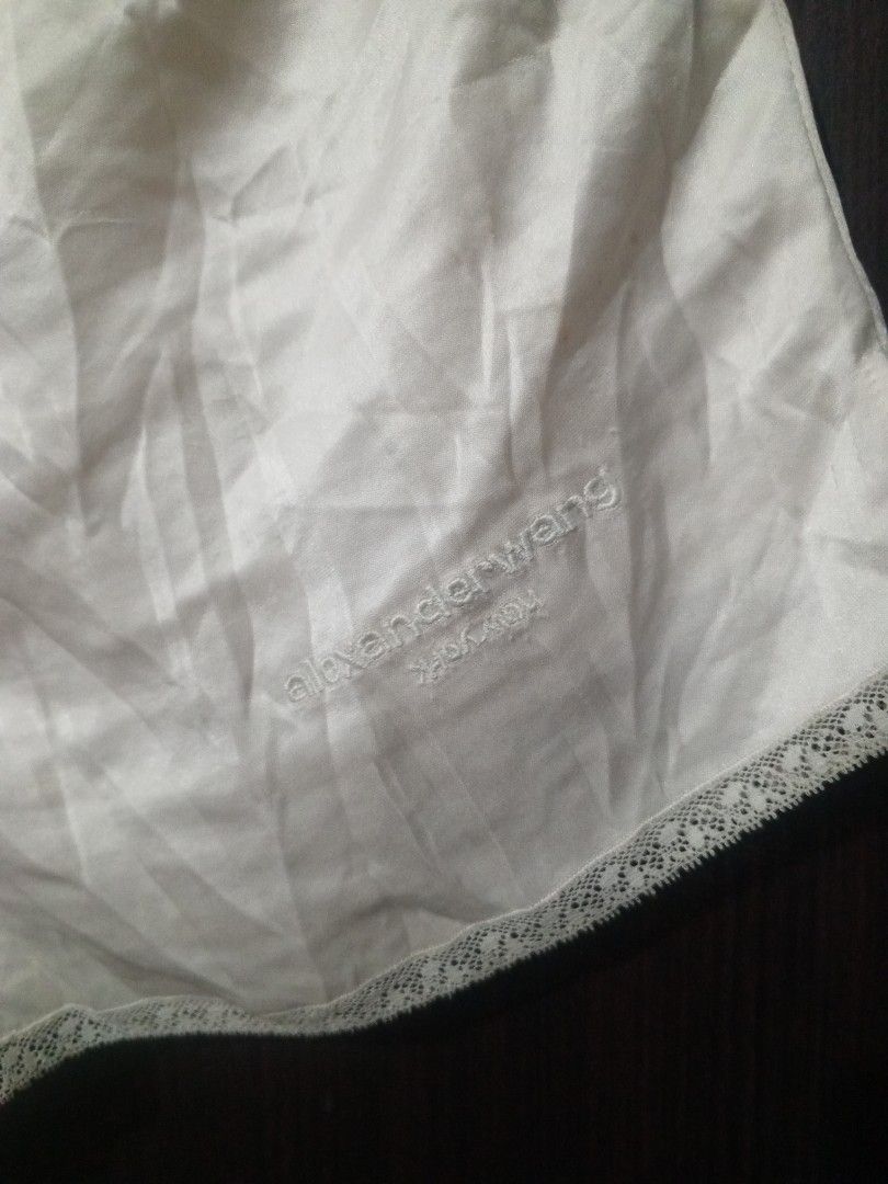 Alexander wang sleep wear (Category: Shorts) located in Santa Maria. Submitted by paulo-garcia21 (Listing ID 1459833024, Image 3). Description: small on tag best fit large 28 to 38 by 13 hem 14 good condition has minimal scratches.